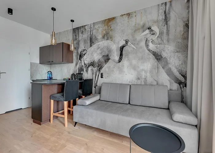 Center Garden Gates & Free Parking By Downtown