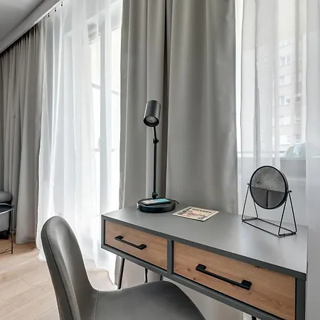 Center Garden Gates & Free Parking By Downtown