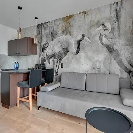 Center Garden Gates & Free Parking By Downtown