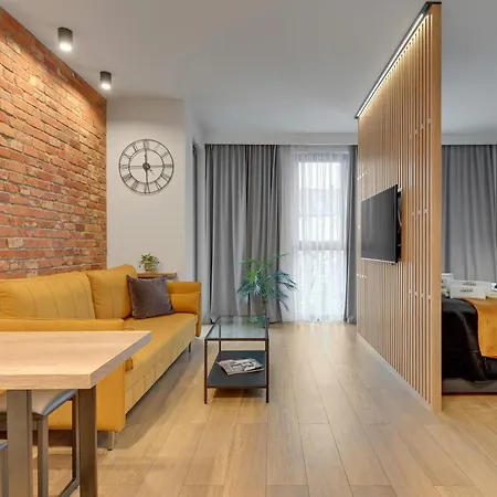 Center Garden Gates & Free Parking By Downtown