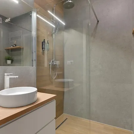 Center Garden Gates & Free Parking By Downtown *