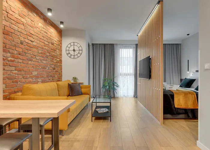 Center Garden Gates & Free Parking By Downtown