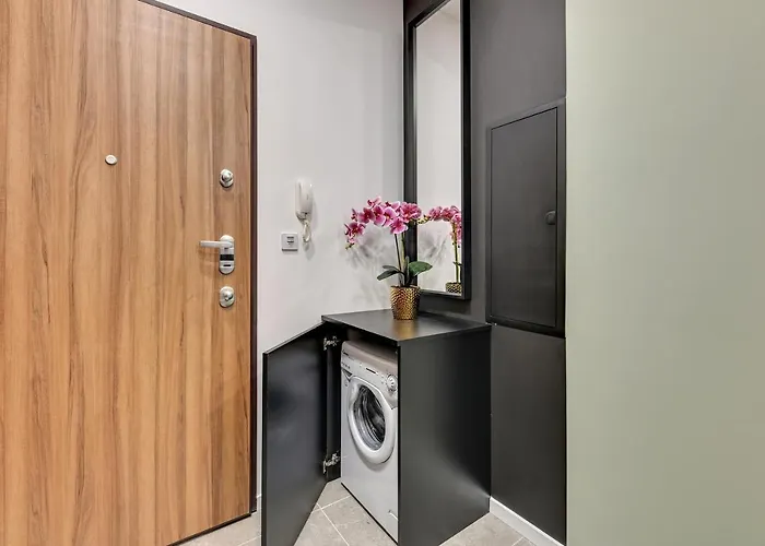 Center Garden Gates & Free Parking By Downtown Apartment